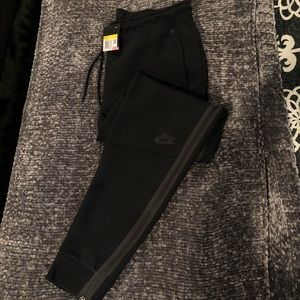 Women’s Nike Tech Fleece Pants Size S BV7115-010
